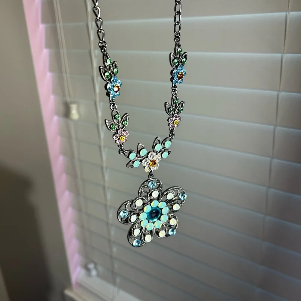 Sparkling Flower Crystals Necklace + Earrings Set - Picture 8 of 9